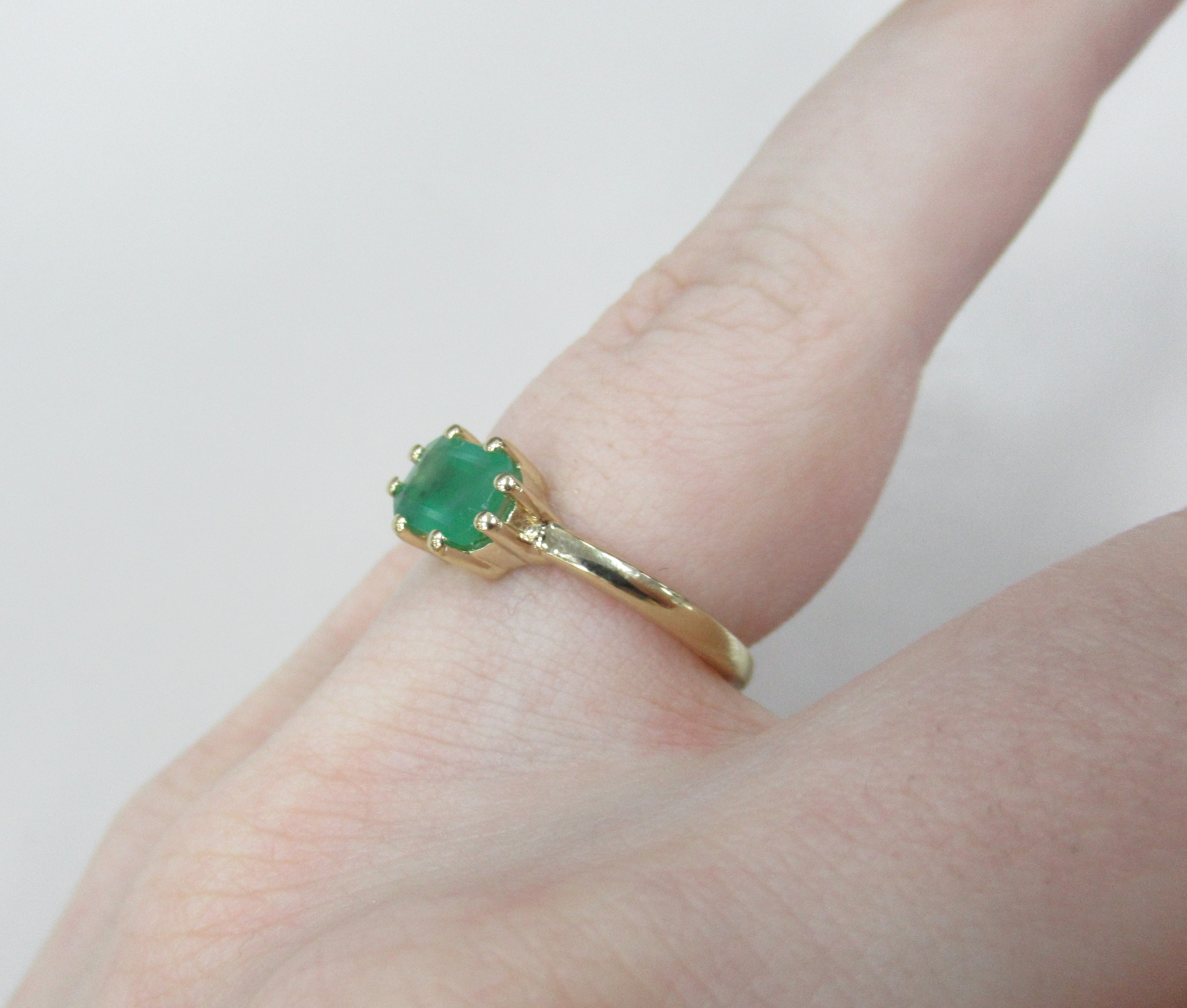 Серебряное кольцо с изумрудом